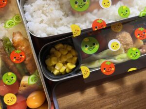 抗菌シートをのせているお弁当