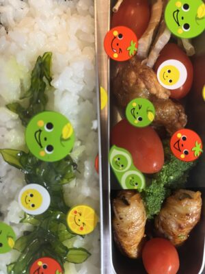 抗菌シートをのせているお弁当
